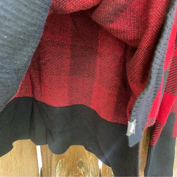 EDDIE BAUER Women’s Buffalo Red Black Check Crewneck Sweater Size Medium - Picture 8 of 10